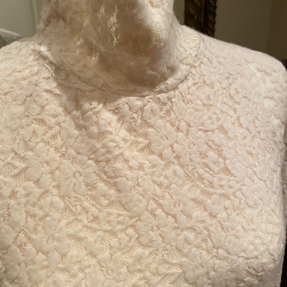 EUC-Sundance SZ M lace lined turtleneck - Picture 2 of 8